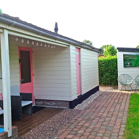 Delightful Tropical Retreat Close To The Sea * Warmenhuizen