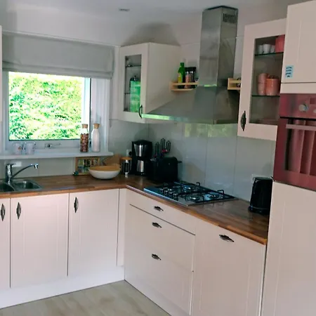 Delightful Tropical Retreat Close To The Sea *