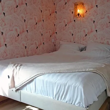 Delightful Tropical Retreat Close To The Sea 度假居