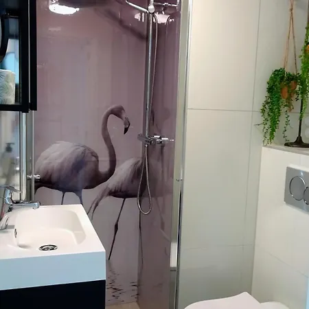 Delightful Tropical Retreat Close To The Sea *