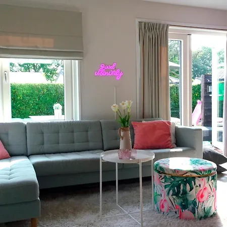 Delightful Tropical Retreat Close To The Sea 度假居